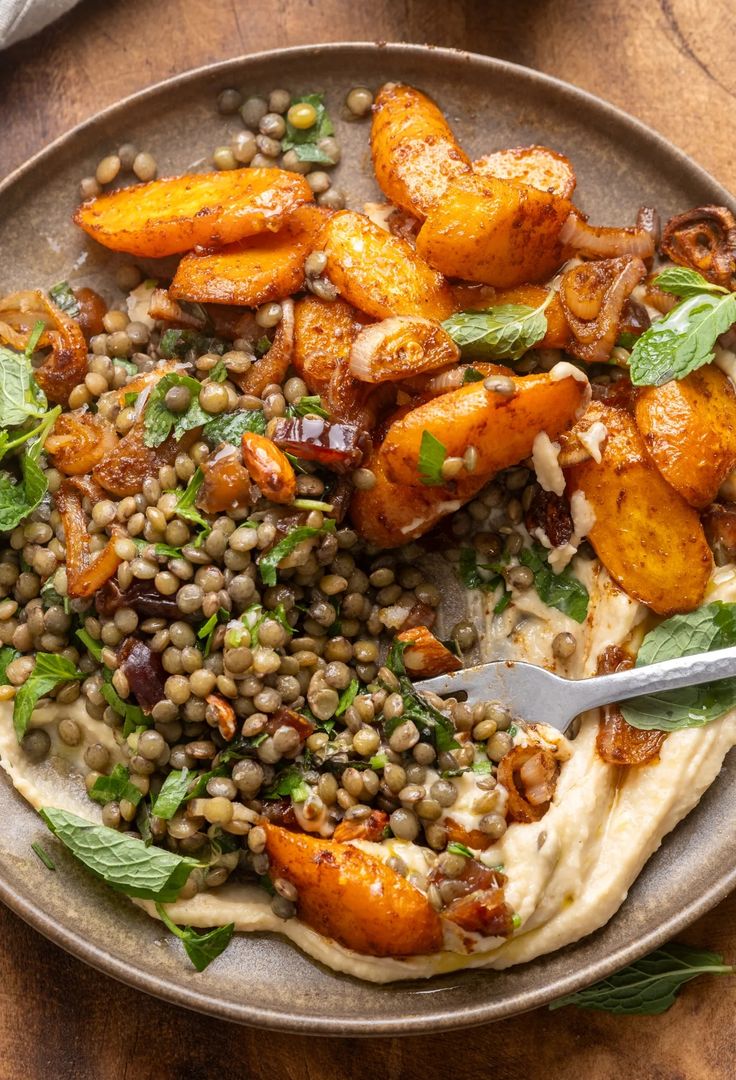 Bowl de kitchari con vegetales